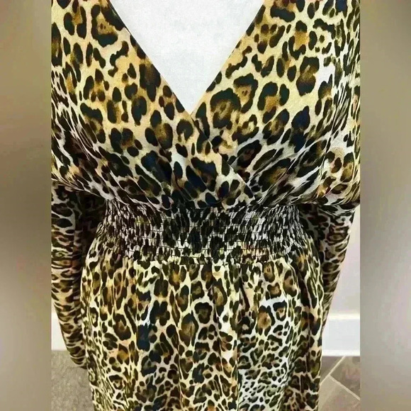 WAYF Animal print dress size 8 batwing sleeve v-neck - Picture 1 of 5